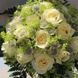 Νυφική ανθοδέσμη με τριαντάφυλλα και γυψόφυλλο 80E Large